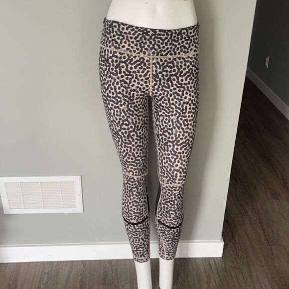 Lululemon size 8 leggings - Picture 1 of 4